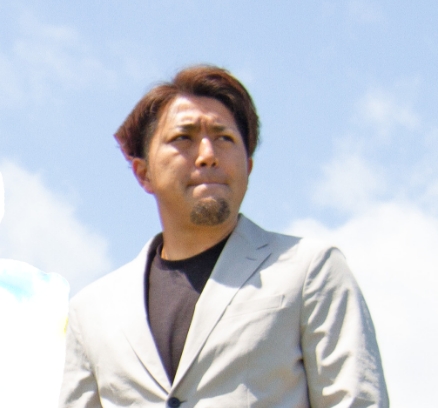 津野 孝也